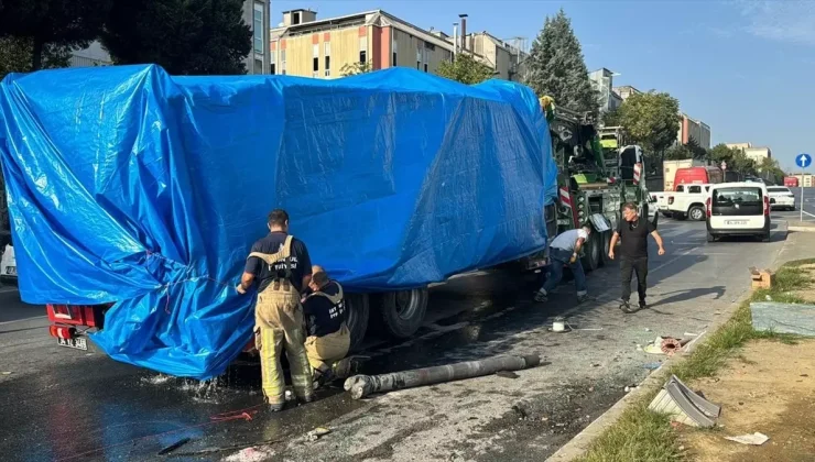 Başakşehir’de Yangına Giderken Devrilen İtfaiye Aracında 2 Görevli Yaralandı